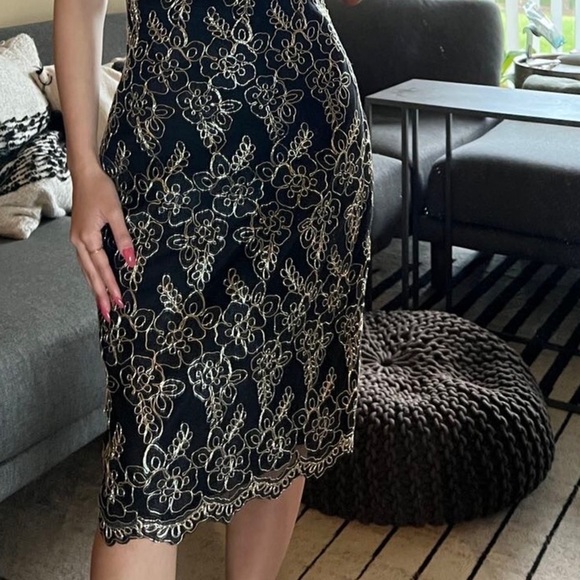 Alice & Olivia Floral Lace Dress - Picture 4 of 13